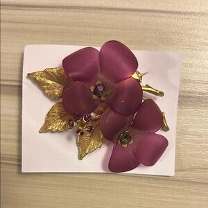 Elegant Floral Brooch with Gold Accents